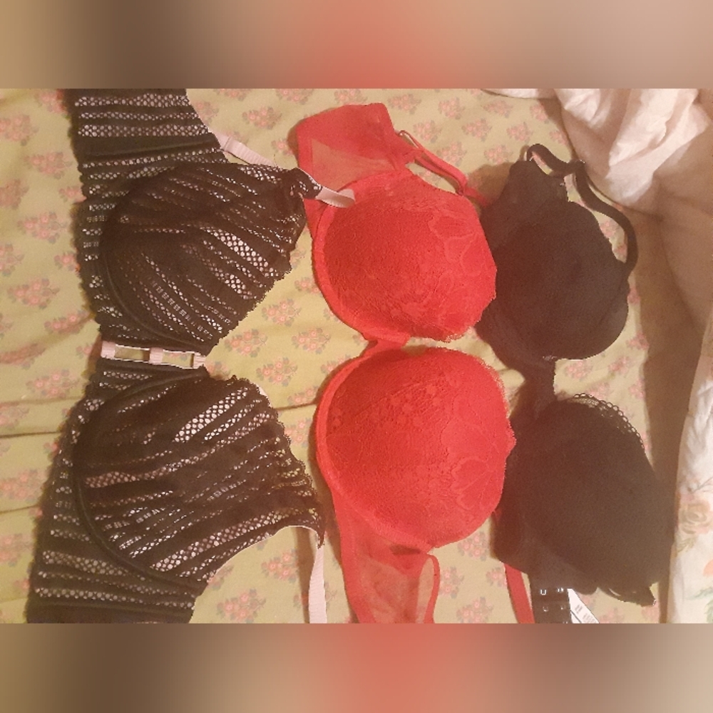 Victoria Secret Lot Of 3 Bras 36D